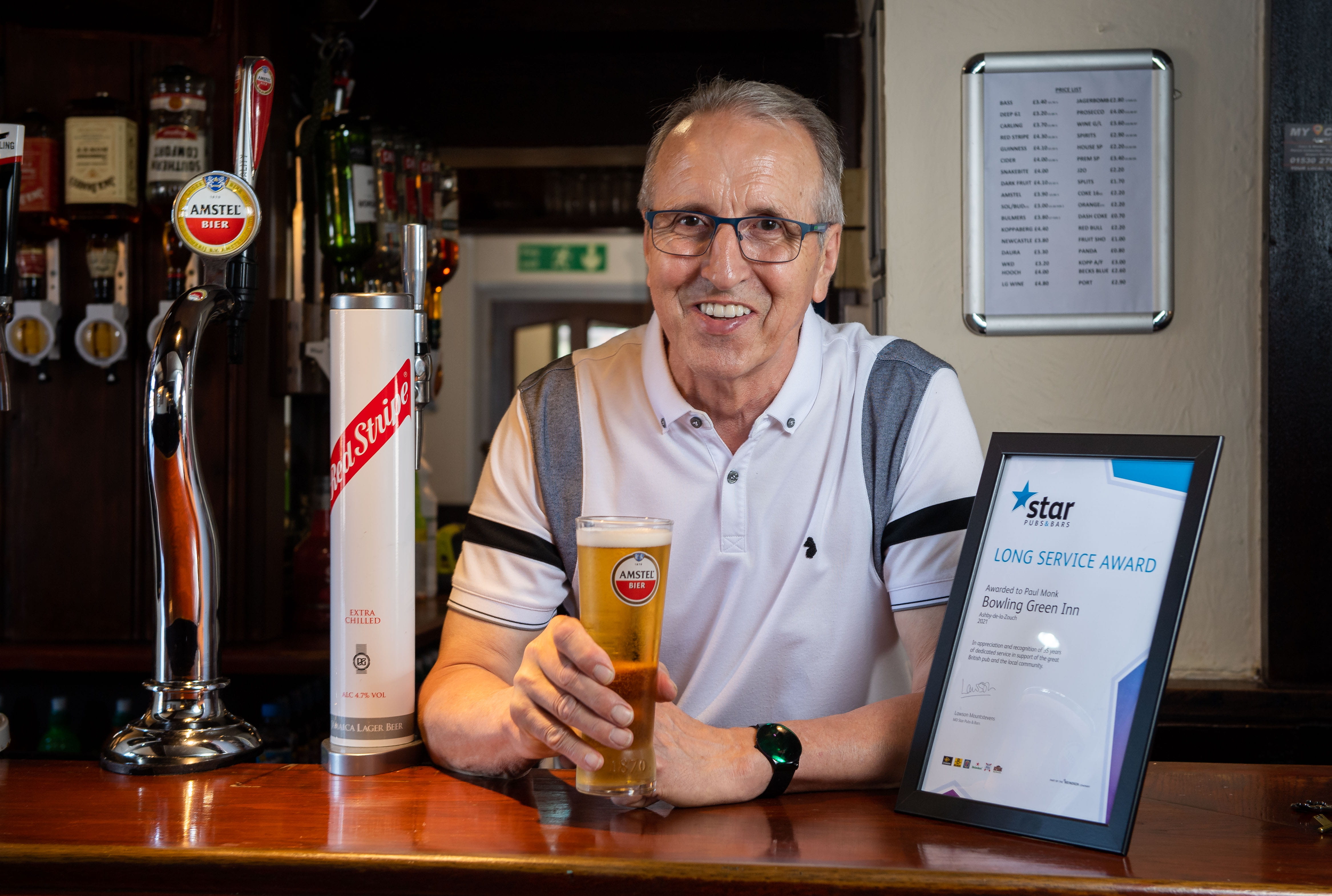 Ashby-de-la-Zouch’s longest serving licensee receives prestigious award